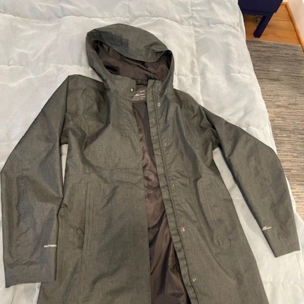 Eddie Bauer - Girl on the Go - Stylish Raincoat